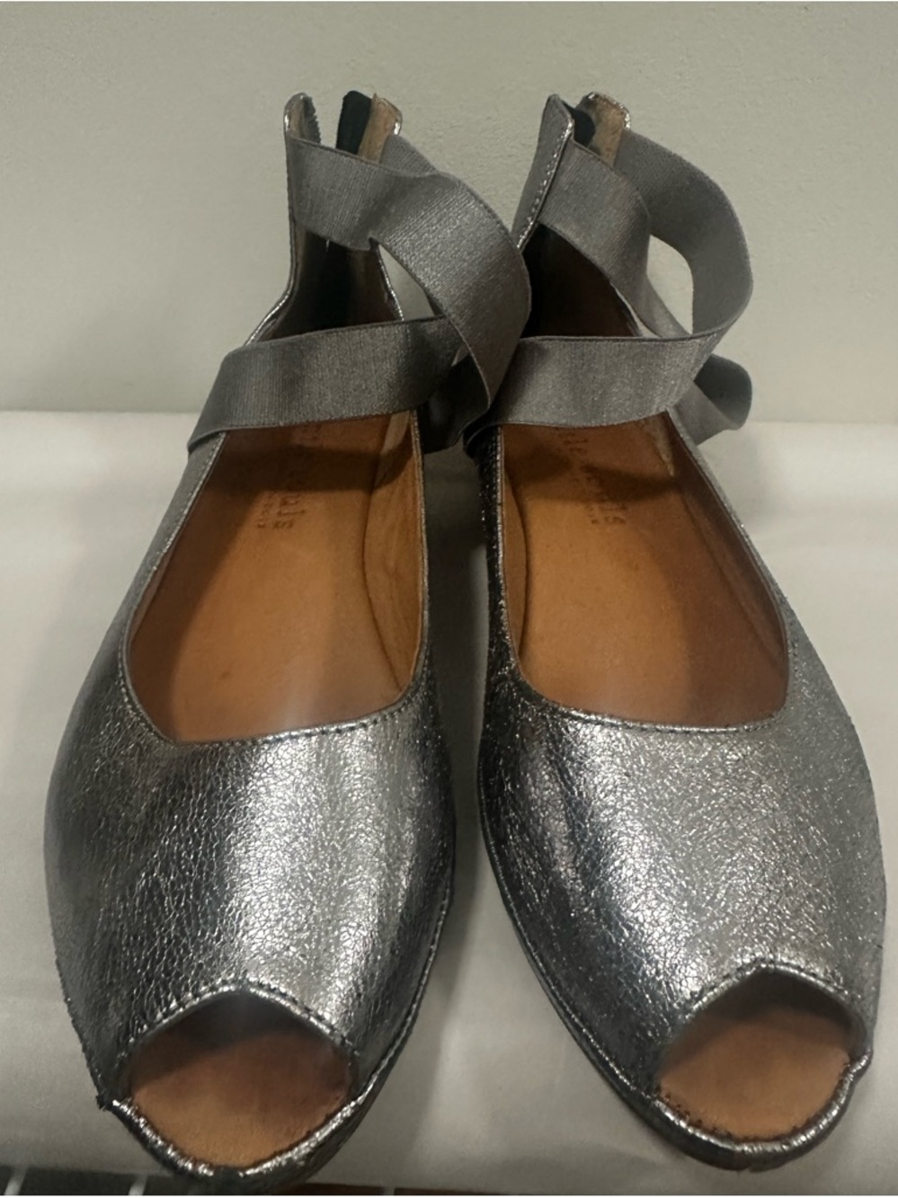 GENTLE SOULS Lisa Leather Shoes
KENNETH COLE 8 Silver Ankle
Wrap Wedge Peep Toe - Picture 13 of 16
